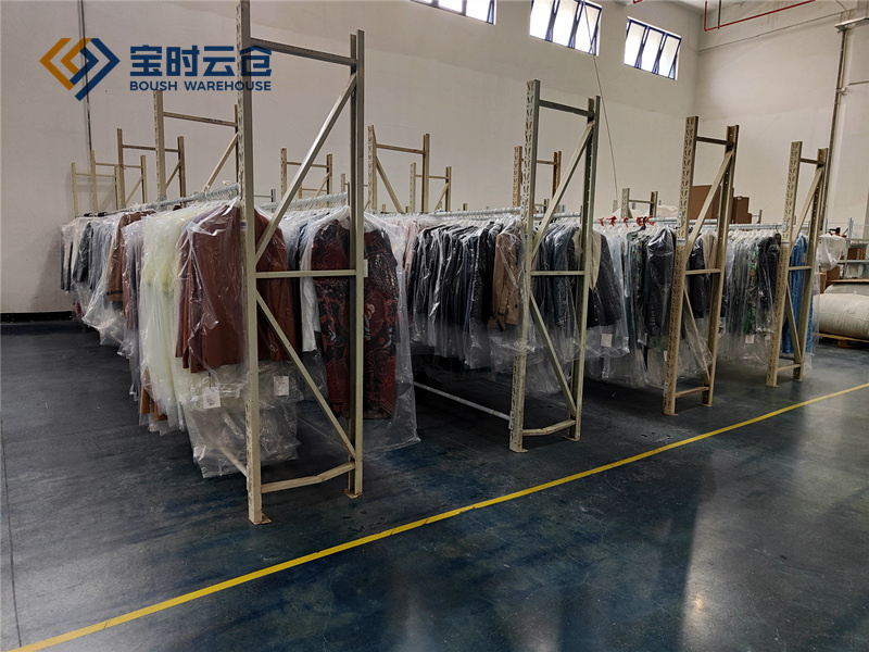 Clothing hanging storage Clothing hanging storage